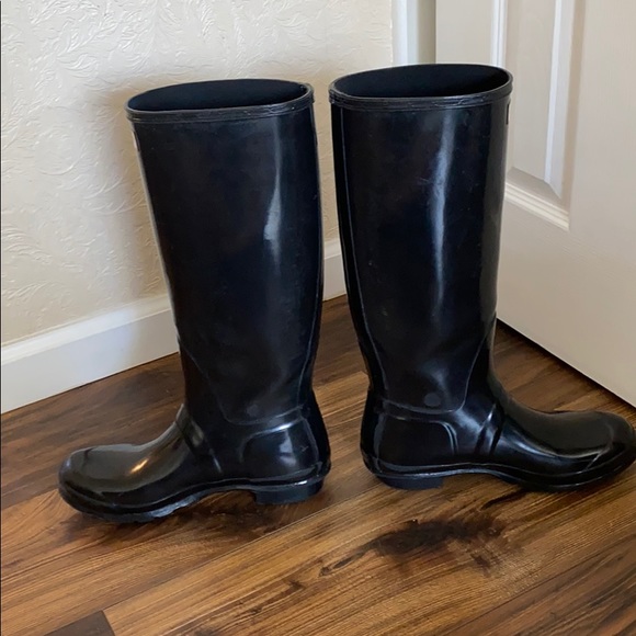 Black Gloss Tall Hunter Rain Boots with Liners - Picture 6 of 10